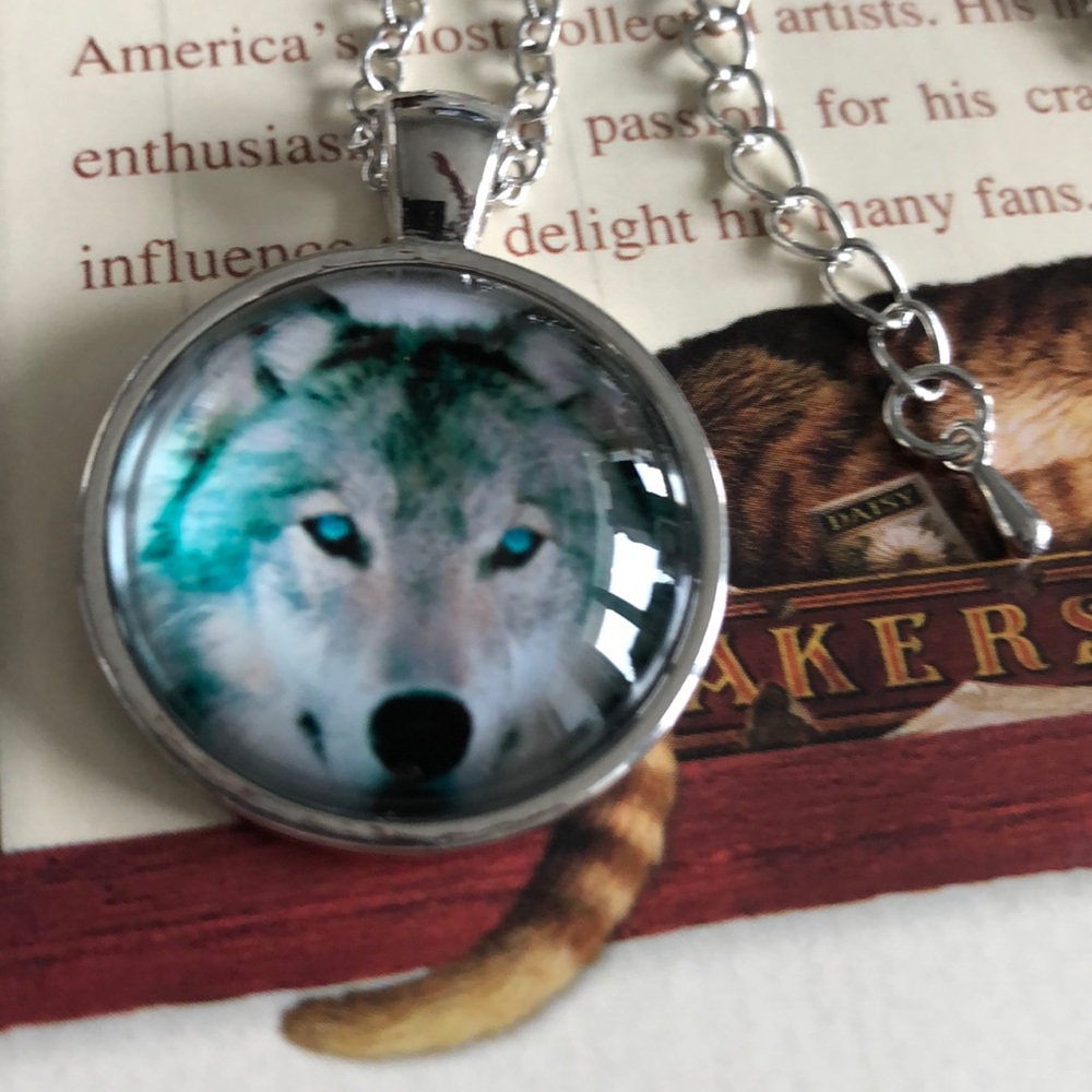 🌸NEW wolf necklace🌸